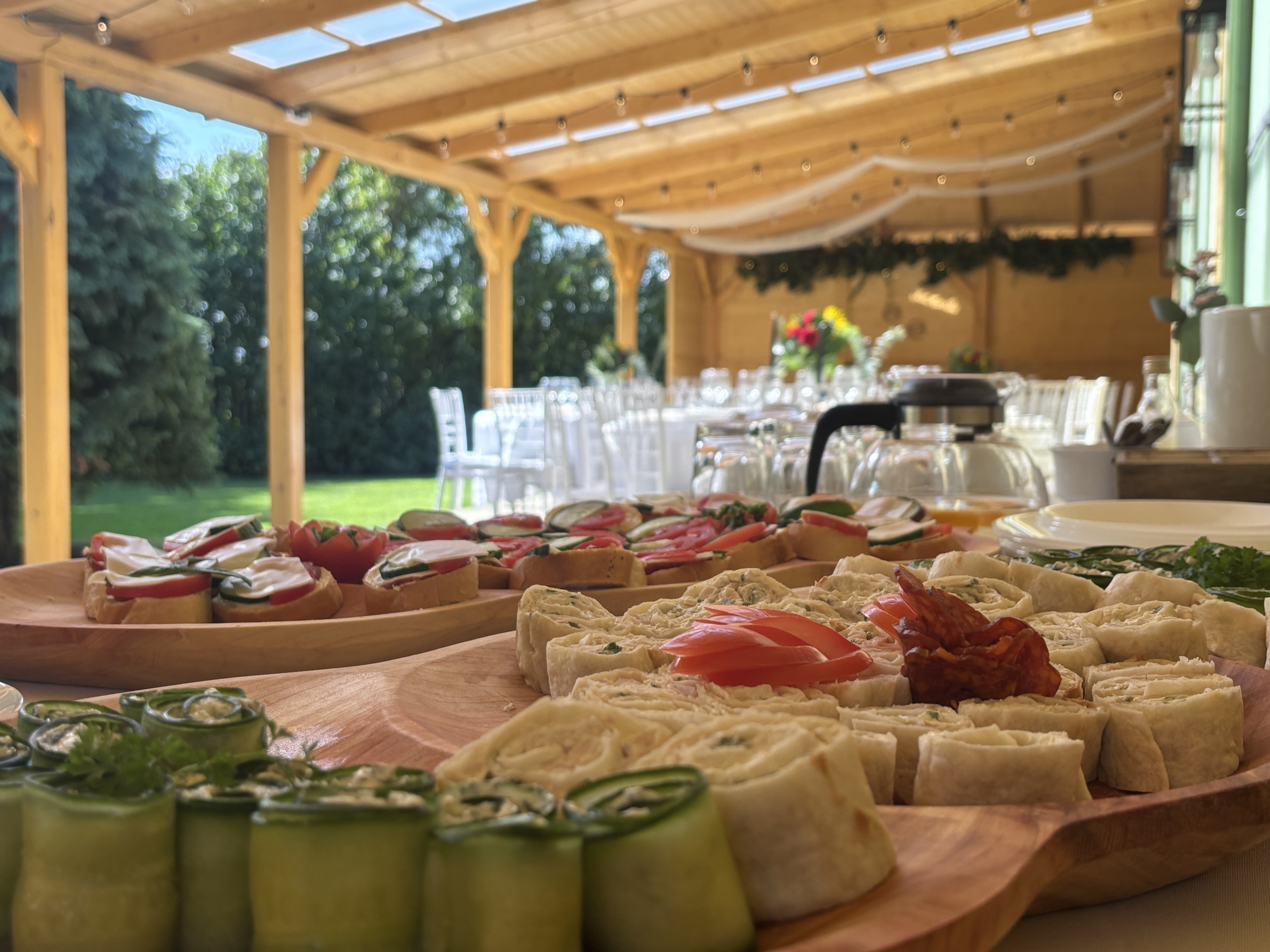 Piknik hangulatú esküvő Pest megyében